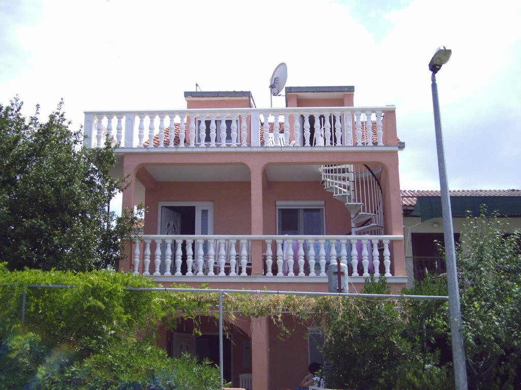 Ivo Apartments Rogoznica  Buitenkant foto